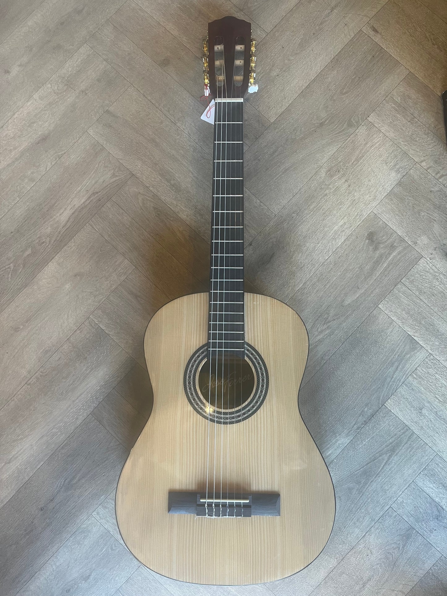 Children's Student Guitar. Soft strings and easy playability (1/2 size)