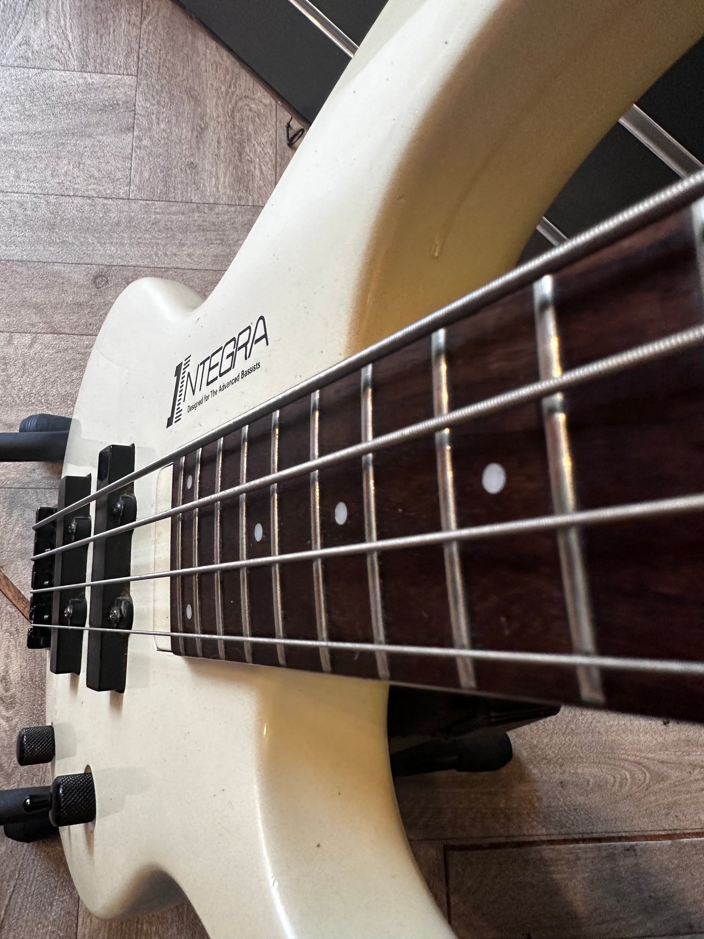 Refurbished Aria Pro II Integra 4 String Bass in White Finish. – DeRosa ...