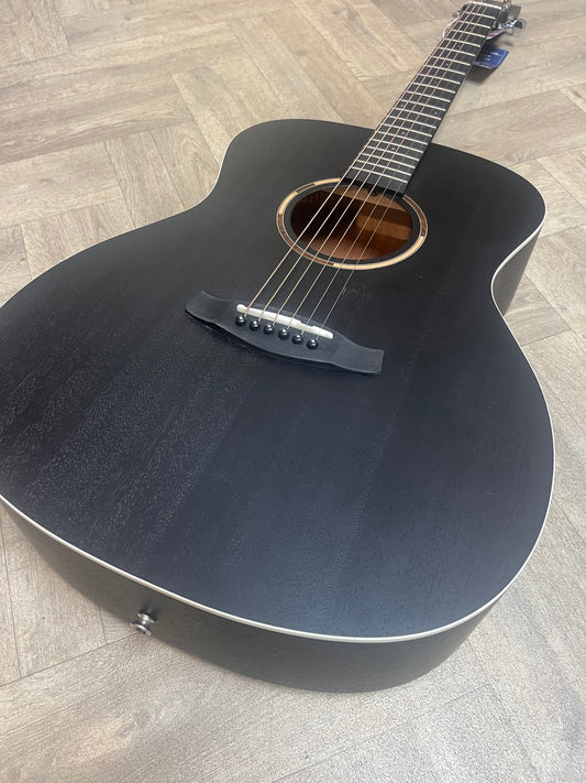 Blackbird Series - Folk shape - Electro Acoustic Guitar with built in tuner