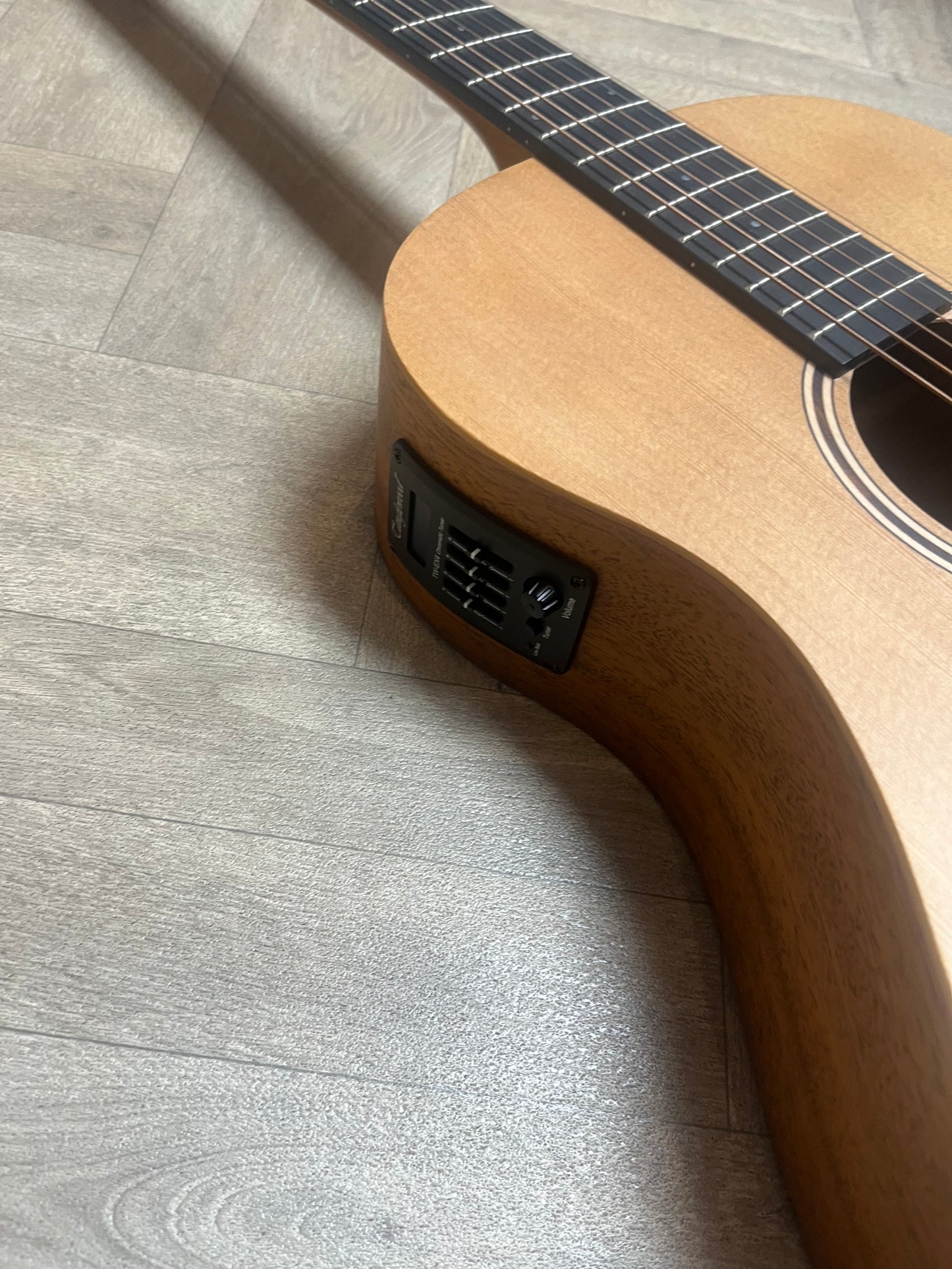 Roadster Series - Parlour Shape - Electro Acoustic Guitar